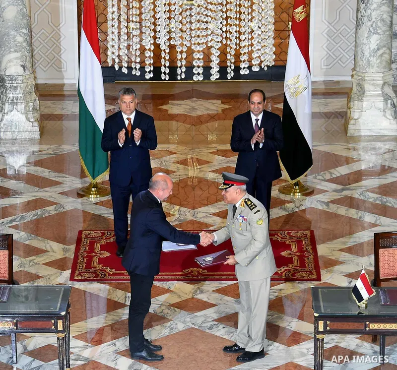 Egyptian President Abdel-Fattah al-Sisi and Hungarian Prime Minister Viktor Orban attend the signature of cooperation at the presidential palace in Cairo, Egypt, on June 1, 2016. Photo by Egyptian President Office