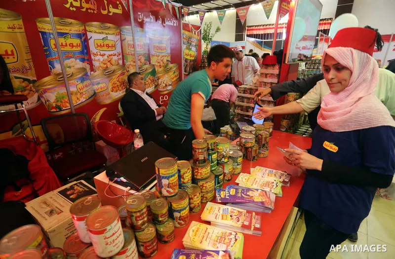 Palestinians take part in an exhibition of the Palestinian food, in Gaza city, on June 2, 2016. Photo by Mohammed Asad