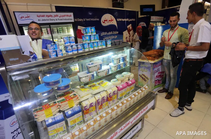 Palestinians take part in an exhibition of the Palestinian food, in Gaza city, on June 2, 2016. Photo by Mohammed Asad