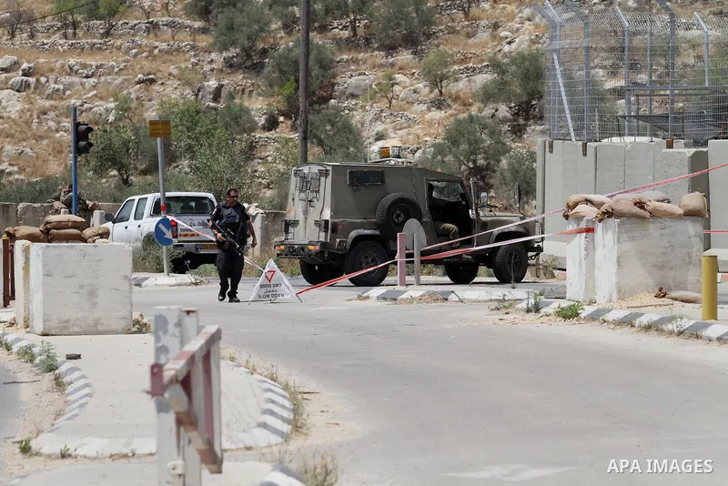Israeli security forces inspect the scene of a stabbing attack at a checkpoint near the West Bank city of Tulkarem on June 2, 2016. A female Palestinian tried to stab an Israeli soldier near of Tulkarem and was shot dead...