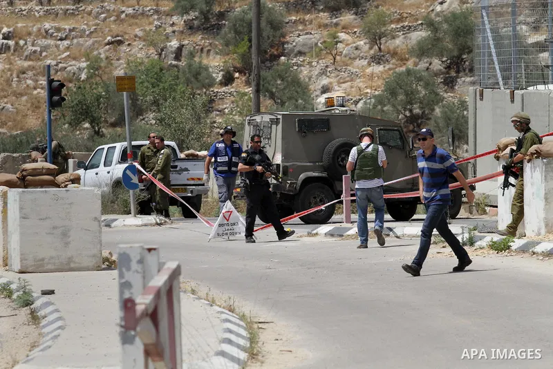 Israeli security forces inspect the scene of a stabbing attack at a checkpoint near the West Bank city of Tulkarem on June 2, 2016. A female Palestinian tried to stab an Israeli soldier near of Tulkarem and was shot dead...