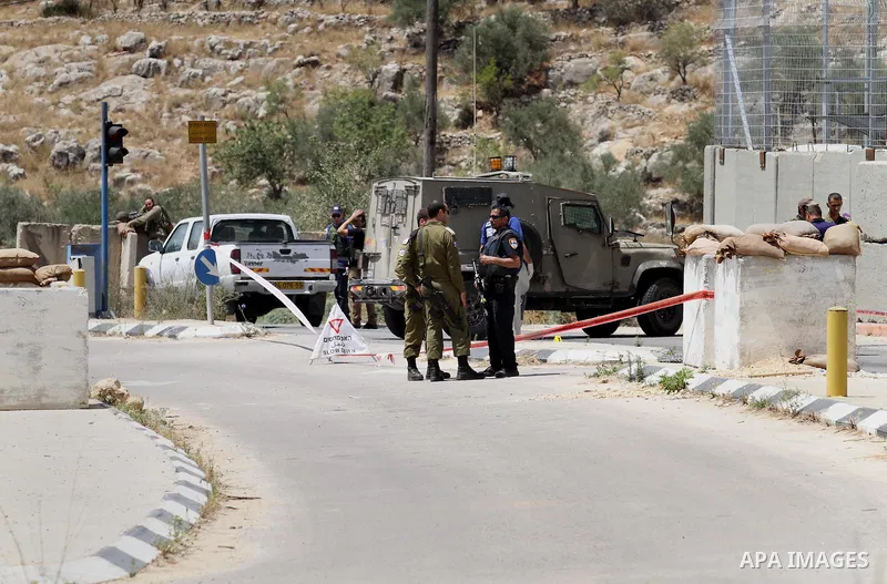 Israeli security forces inspect the scene of a stabbing attack at a checkpoint near the West Bank city of Tulkarem on June 2, 2016. A female Palestinian tried to stab an Israeli soldier near of Tulkarem and was shot dead...