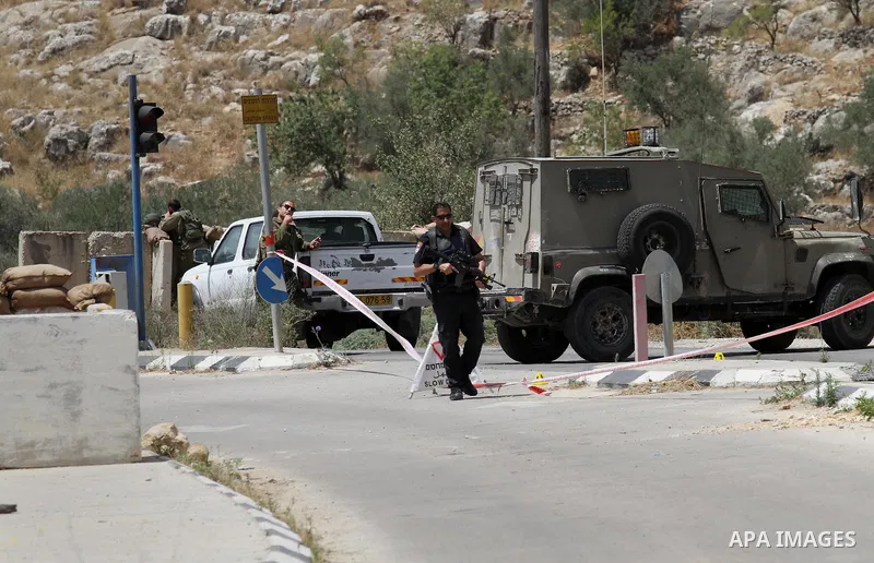 Israeli security forces inspect the scene of a stabbing attack at a checkpoint near the West Bank city of Tulkarem on June 2, 2016. A female Palestinian tried to stab an Israeli soldier near of Tulkarem and was shot dead...