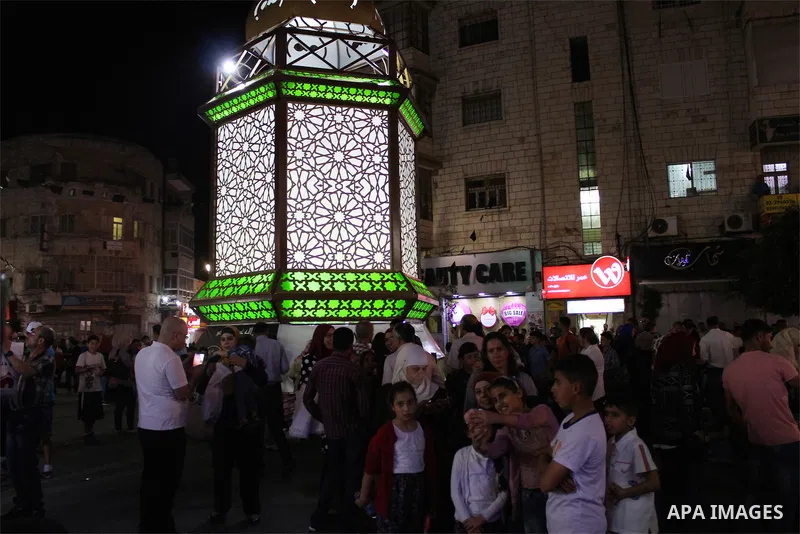 Palestinians celebrate during the ceremony of lighting Ramadan a traditional lantern known in Arabic as "Fanous" in the West bank city of Ramallah, on June 02, 2016. Photo by Hamza Shalash