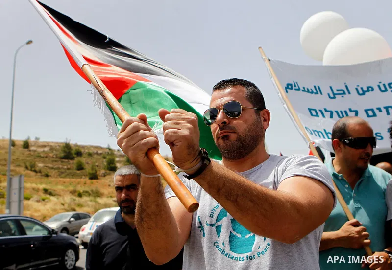 Palestinian and Israeli activists take part in a demonstration in support of peace near the West Bank city of Bethlehem June 3, 2016. Photo by Wisam Hashlamoun
