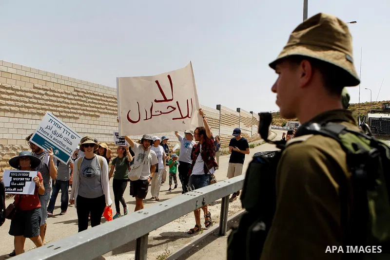 Palestinian and Israeli activists take part in a demonstration in support of peace near the West Bank city of Bethlehem June 3, 2016. Photo by Wisam Hashlamoun