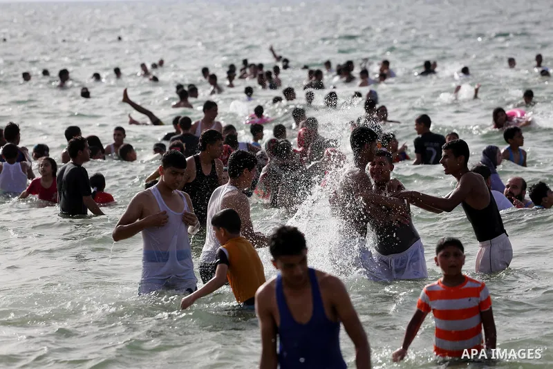 Palestininas swim in the Mediterranean sea on the coast of Gaza city, on June 03, 2016 on the last Friday before the Islamic holy month of Ramadan. Photo by Mohammed Asad