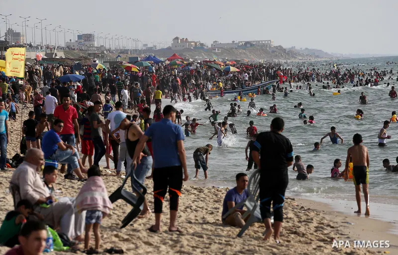 Palestininas swim in the Mediterranean sea on the coast of Gaza city, on June 03, 2016 on the last Friday before the Islamic holy month of Ramadan. Photo by Mohammed Asad
