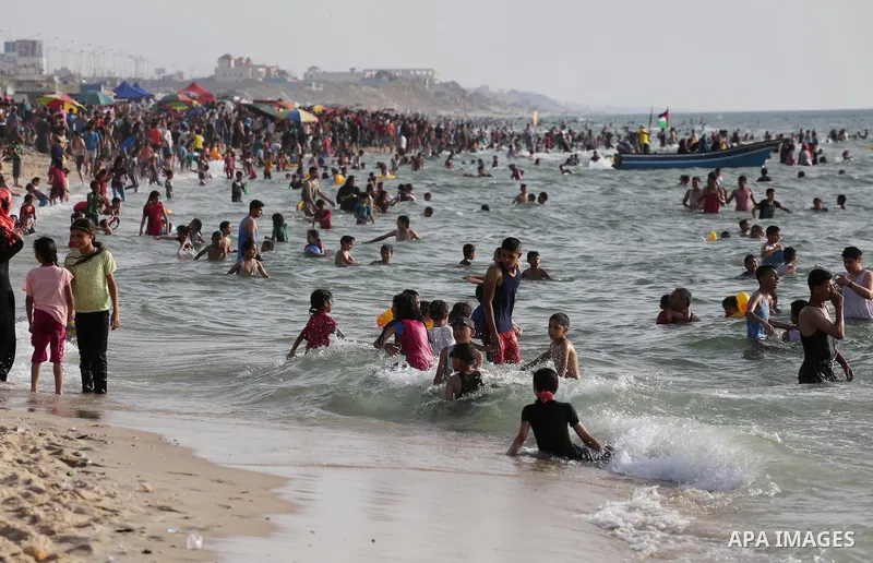 Palestininas swim in the Mediterranean sea on the coast of Gaza city, on June 03, 2016 on the last Friday before the Islamic holy month of Ramadan. Photo by Mohammed Asad