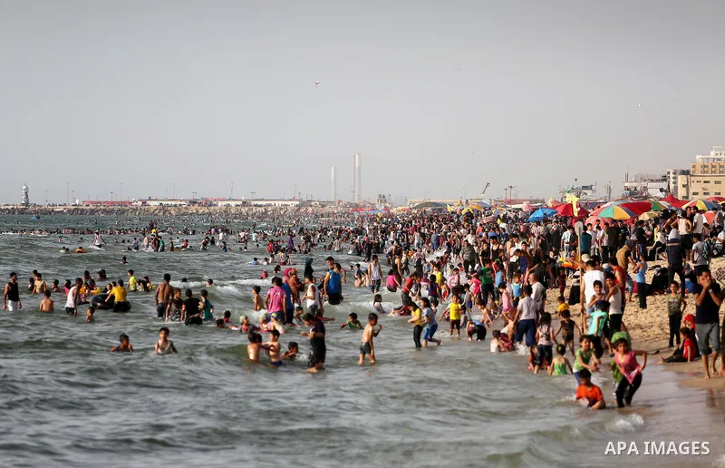 Palestininas swim in the Mediterranean sea on the coast of Gaza city, on June 03, 2016 on the last Friday before the Islamic holy month of Ramadan. Photo by Mohammed Asad