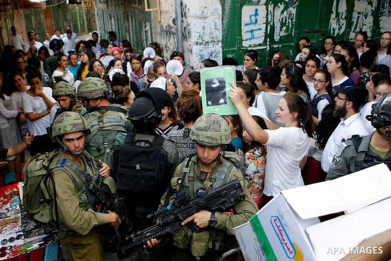 Israeli troops guard Israeli settlers during their weekly tour through the Old City of West Bank city of Hebron, 04 June 2016. Every Saturday a tour through Hebron's Old City, which is usually off limits for Israeli sett...