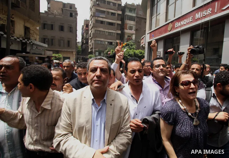 Yahia Kalash, the head of the journalists' union, is surrounded by cameramen as he arrives at Cairo south court in Cairo, Egypt, Saturday, June 4, 2016. The head of Egypt's journalists union and two of its board members...