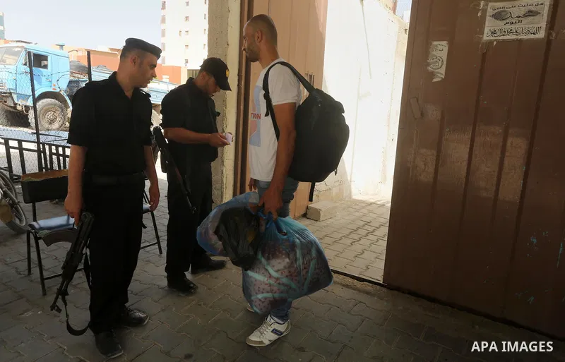Palestinian prisoners leave the prison run by the security forces in Gaza Strip, in Gaza City on June 5, 2016. Security officials in Gaza Strip said on Sunday they released 156 prisoners occasion of the Muslim holy month...