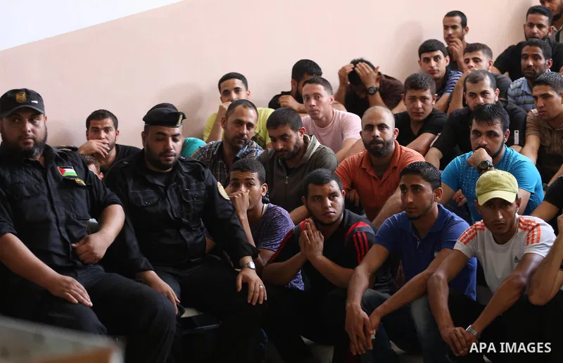Palestinian prisoners leave the prison run by the security forces in Gaza Strip, in Gaza City on June 5, 2016. Security officials in Gaza Strip said on Sunday they released 156 prisoners occasion of the Muslim holy month...