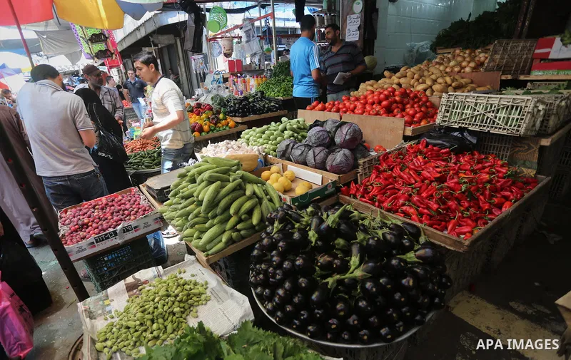 Palestinians shop at a market on the first day of the Ramadan, in Gaza city, on June 6, 2016 as the faithful prepare to start fasting. More than 1.5 billion Muslims around the world will start to celebrate Ramadan the fi...