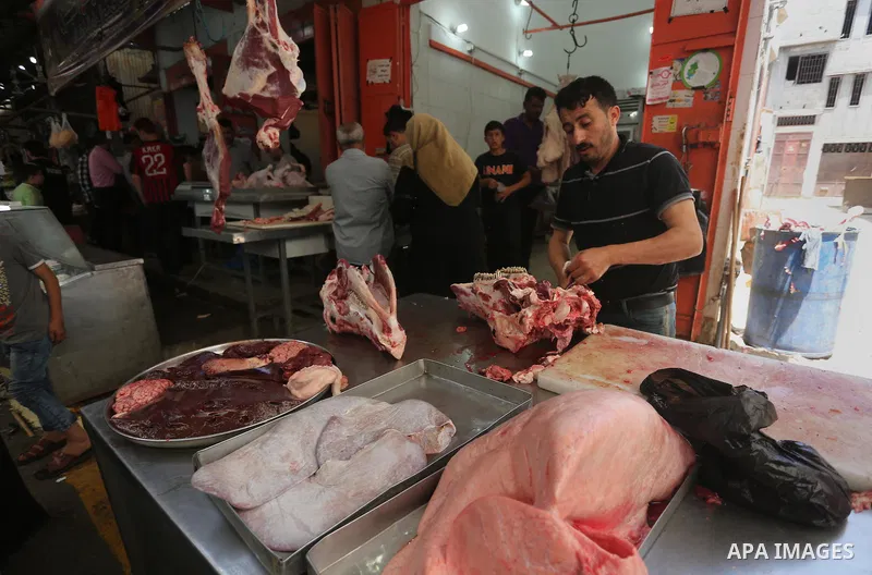 Palestinians shop at a market on the first day of the Ramadan, in Gaza city, on June 6, 2016 as the faithful prepare to start fasting. More than 1.5 billion Muslims around the world will start to celebrate Ramadan the fi...