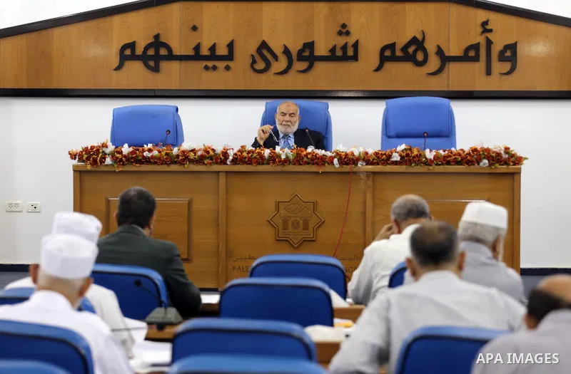 Deputy Speaker of the Legislative Council, Ahmed Bahar, chairs a meeting of Hamas legislative council members in Gaza city on June 8, 2016. Photo by Mohammed Asad