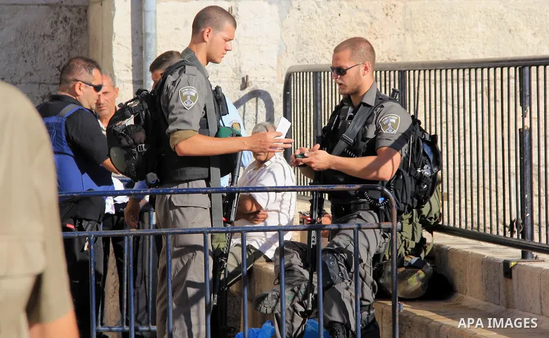 Israeli policemen stand guard at the Al-Aqsa Mosque, in Jerusalem, on June 9, 2016. Photo by Mahfouz Abu Turk