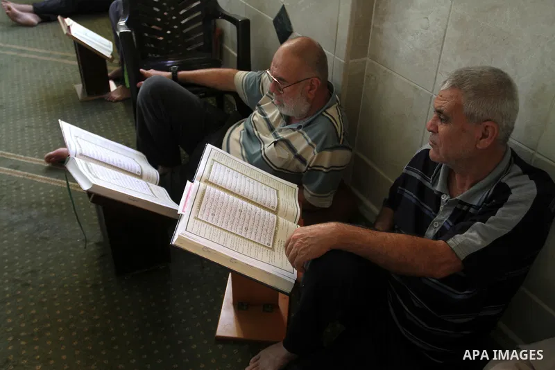 Palestinian Muslims read the holy Koran, Islam's holy book, at a Mosque during the Muslim holy fasting month of Ramadan in Rafah in the southern Gaza strip, on June 9, 2016. Photo by Abed Rahim Khatib