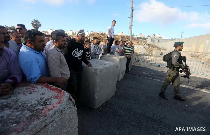 Palestinians walk towards the Qalandia checkpoint, a main crossing point between the West Bank city of Ramallah and Jerusalem on June 10, 2016, as they head to Jerusalem's Al-Aqsa mosque for the first Friday prayer of th...