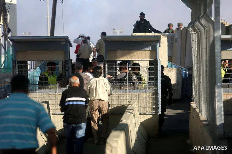 Palestinians walk towards the Qalandia checkpoint, a main crossing point between the West Bank city of Ramallah and Jerusalem on June 10, 2016, as they head to Jerusalem's Al-Aqsa mosque for the first Friday prayer of th...