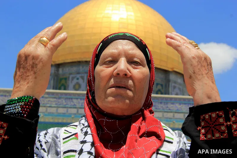 Palestinians pray in front of the Dome of the Rock at Jerusalem's Al-Asqa mosque compound during the first Friday prayers of the holy Muslim fasting month of Ramadan on June 10, 2016. Praying at the site, the third-holie...