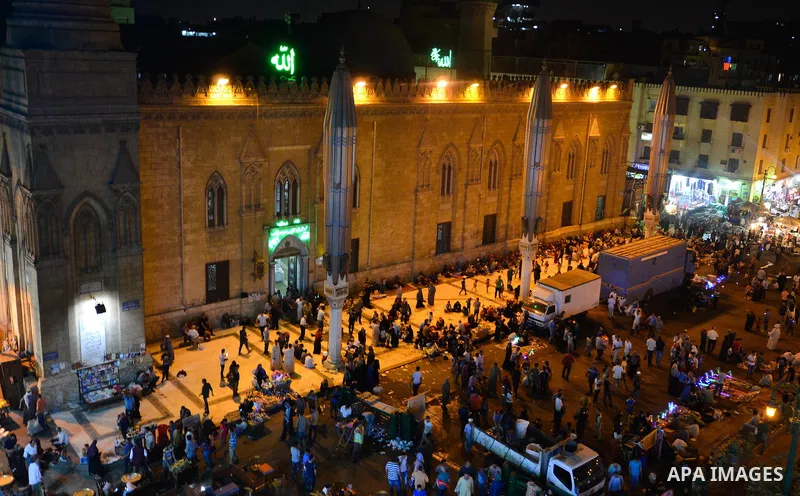 Egyptian Muslims eat their Iftar meal as they break their fast around the garden of Al-Hussein mosque during the holy fasting month of Ramadan, in the old Islamic area of Cairo, Egypt, on June 10, 2016. Ramadan is sacred...