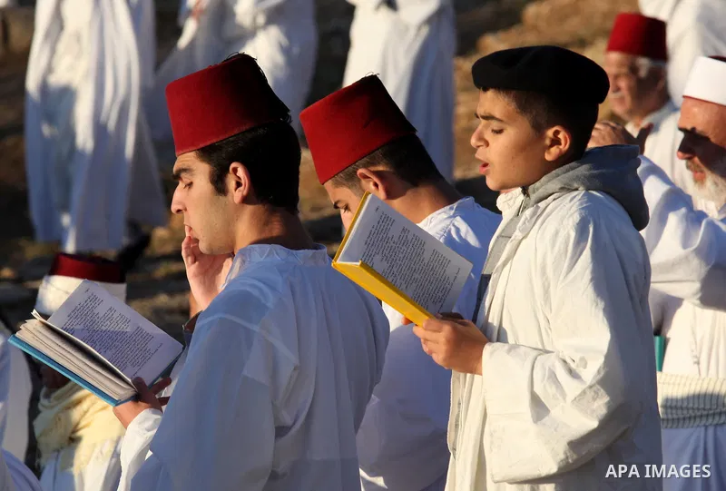 Members of the Samaritan sect take part in a traditional pilgrimage marking the holiday of Shavuot, atop Mount Gerizim near the West Bank city of Nablus early June 12, 2016. Photo by Nedal Eshtayah