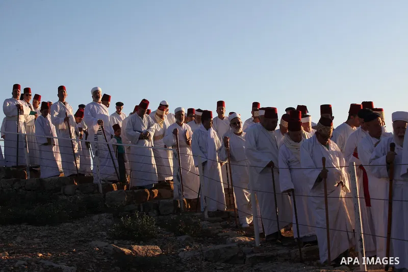 Members of the Samaritan sect take part in a traditional pilgrimage marking the holiday of Shavuot, atop Mount Gerizim near the West Bank city of Nablus early June 12, 2016. Photo by Nedal Eshtayah