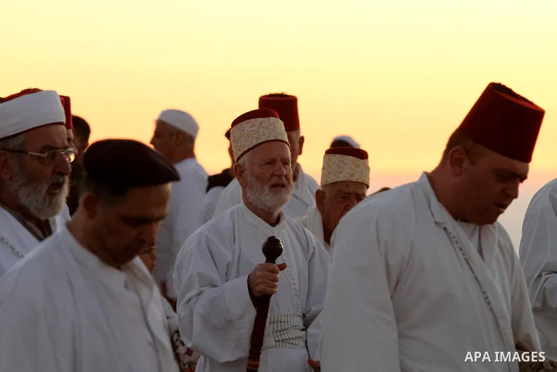 Members of the Samaritan sect take part in a traditional pilgrimage marking the holiday of Shavuot, atop Mount Gerizim near the West Bank city of Nablus early June 12, 2016. Photo by Nedal Eshtayah