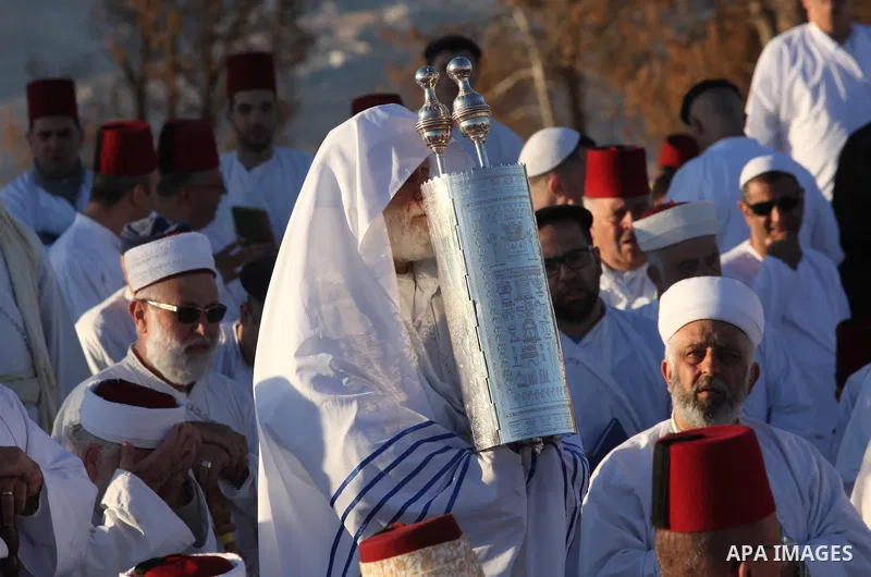 Members of the Samaritan sect take part in a traditional pilgrimage marking the holiday of Shavuot, atop Mount Gerizim near the West Bank city of Nablus early June 12, 2016. Photo by Nedal Eshtayah