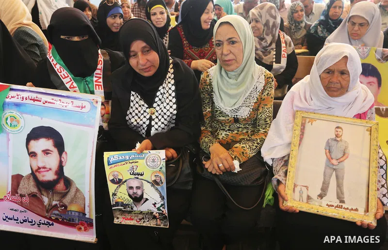 Palestinians take part in a protest demanding release the prisoners in Israeli jails, in front of Red cross office, in Gaza city, on June 13, 2016. Photo by Mohammed Asad