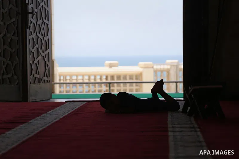 A Palestinian boy sleeps, at the al-Khaldi mosque during the Muslim fasting month of Ramadan, in Gaza City on June 13, 2016. Photo by Mohammed Asad
