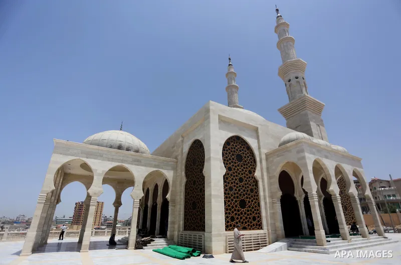 Palestinians pray at the al-Khaldi mosque during the Muslim fasting month of Ramadan, in Gaza City on June 13, 2016. Photo by Mohammed Asad