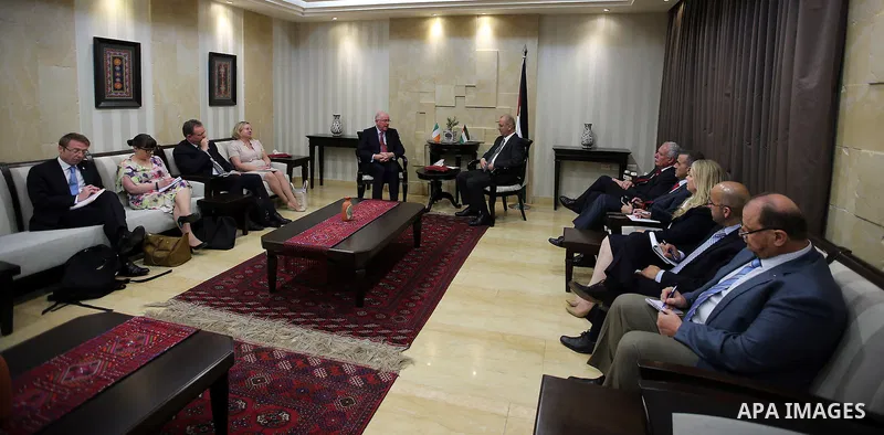 Palestinian Prime Minister, Rami Hamdallah, meets with Ireland's Foreign Minister, in the West Bank city of Ramallah, on June 14, 2016. Photo by Prime Minister Office