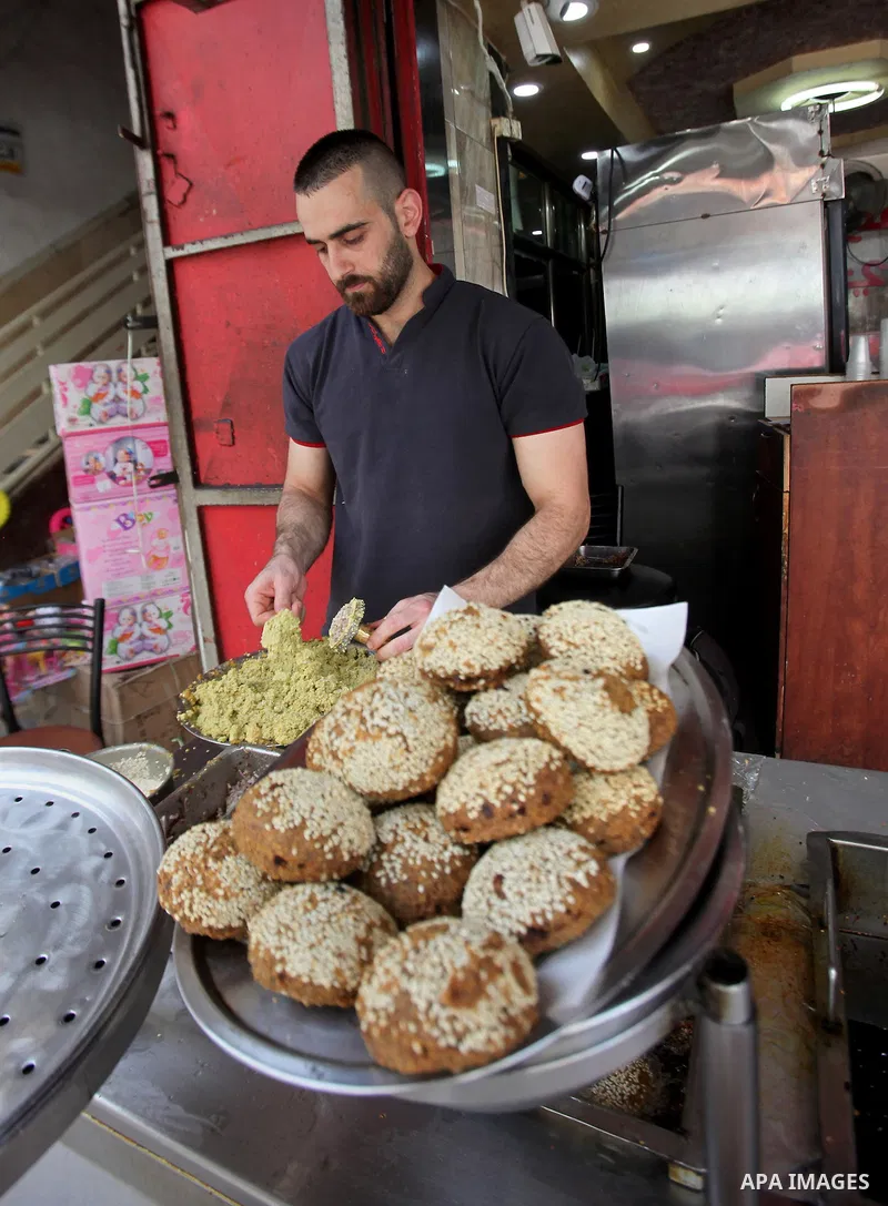 A Palestinian man prepares "falafel", a traditional Arabic food, during the Muslim fasting month of Ramadan, in the West Bank city of Nablus, on June 14, 2016. Photo by Nedal Eshtayah