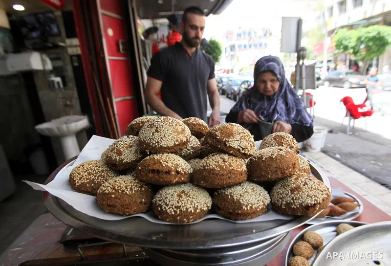 A Palestinian man prepares "falafel", a traditional Arabic food, during the Muslim fasting month of Ramadan, in the West Bank city of Nablus, on June 14, 2016. Photo by Nedal Eshtayah