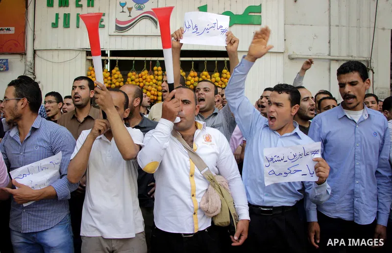 Egyptians Who obtained master's degree hold placards and shout slogans during a protest to demand jobs in Cairo, Egypt, on June 15, 2016. Photo by Amr Sayed