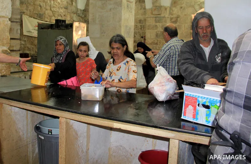 Palestinian cooks prepare a charity meal before the breakfast in the Islamic holy month of Ramadan, in Jerusalem, on June 16, 2016. Muslims around the world celebrate Ramadan, the holy month in the Islamic calendar, in w...