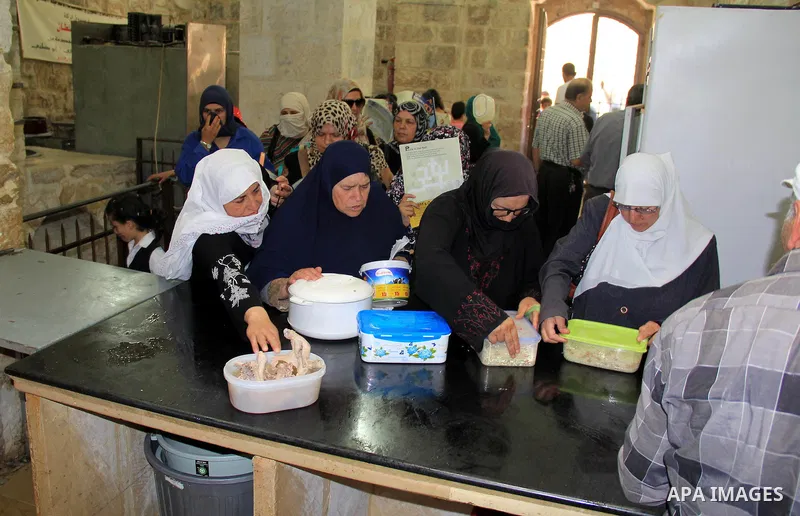 Palestinian cooks prepare a charity meal before the breakfast in the Islamic holy month of Ramadan, in Jerusalem, on June 16, 2016. Muslims around the world celebrate Ramadan, the holy month in the Islamic calendar, in w...