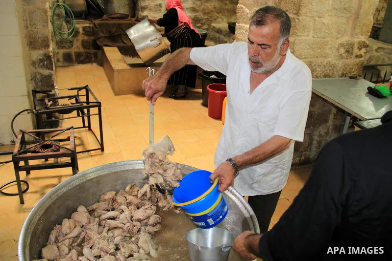 Palestinian cooks prepare a charity meal before the breakfast in the Islamic holy month of Ramadan, in Jerusalem, on June 16, 2016. Muslims around the world celebrate Ramadan, the holy month in the Islamic calendar, in w...