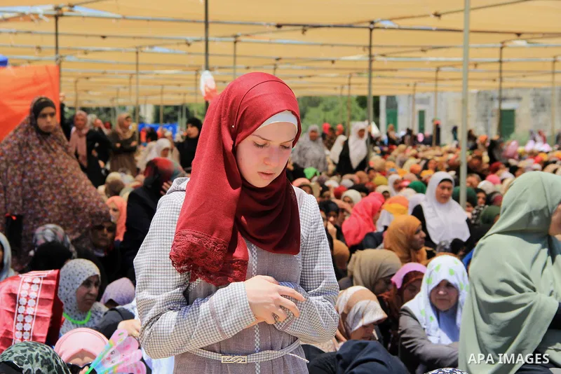 Palestinian women perform Friday prayer at the al-Aqsa mosque compound in Jerusalem's old city on June 17, 2016 during the holy fasting month of Ramadan. Around 53,000 Palestinians from the West Bank were allowed into Je...