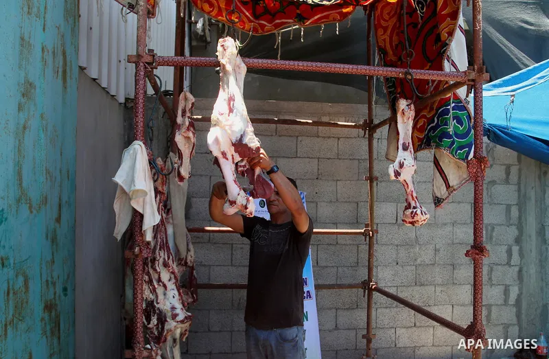 Palestinians shop at the Ramadan Charity market for poor families, Funded by "Gift of the Givers" South Africa, in Khan Younis in the southern Gaza strip, on June 20, 2016. Photo by Abed Rahim Khatib