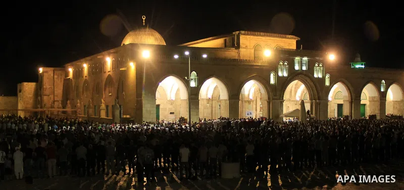 Palestinian Muslim worshippers perform "Taraweeh", nightly prayer of the month of Ramadan, in front of the Dome of the Rock mosque, in Jerusalem's old city on June 20, 2016. Ramadan is sacred to Muslims because it is dur...