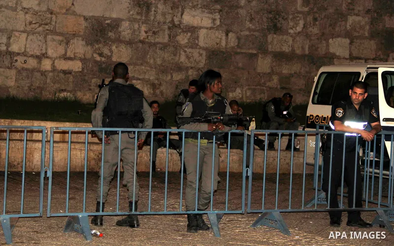 Israeli border policemen stand guard following "Taraweeh", nightly prayer of the month of Ramadan, in Jerusalem's old city on June 20, 2016. Ramadan is sacred to Muslims because it is during that month that tradition say...