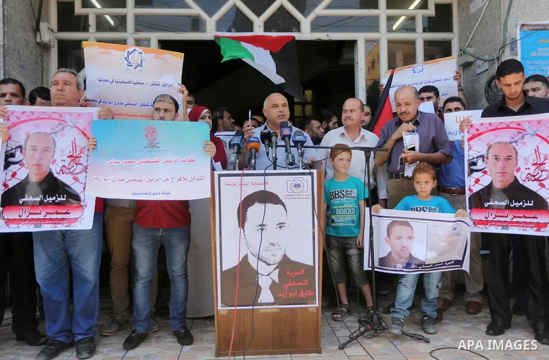 Palestinian journalists take part in a protest demanding release the journalists prisoners in Israeli jails and journalists whom detained by Palestinian Authority, in Gaza city on June 21, 2016. Photo by Mohammed Asad