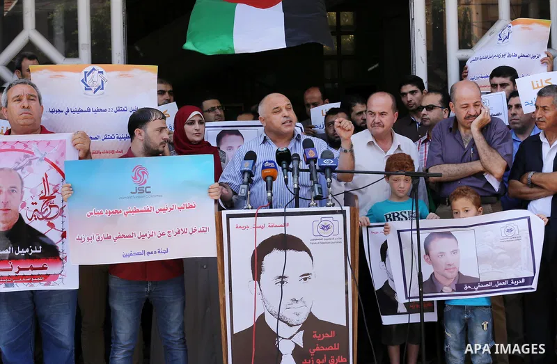 Palestinian journalists take part in a protest demanding release the journalists prisoners in Israeli jails and journalists whom detained by Palestinian Authority, in Gaza city on June 21, 2016. Photo by Mohammed Asad
