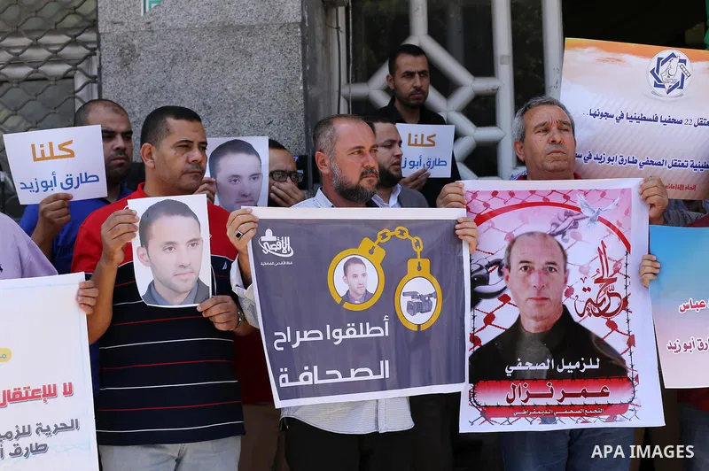 Palestinian journalists take part in a protest demanding release the journalists prisoners in Israeli jails and journalists whom detained by Palestinian Authority, in Gaza city on June 21, 2016. Photo by Mohammed Asad