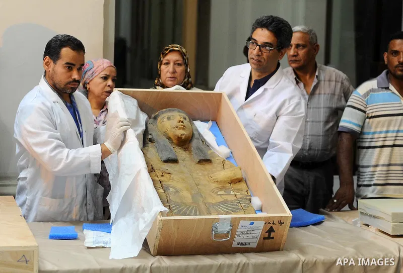 Egyptian antiquities officials inspect a sarcophagus cover on its arrival to the Egyptian Museum in Cairo, Egypt, on June 21, 2016. Two ancient Egyptian sarcophagus covers have been delivered to Cairo's Egyptian Museum a...