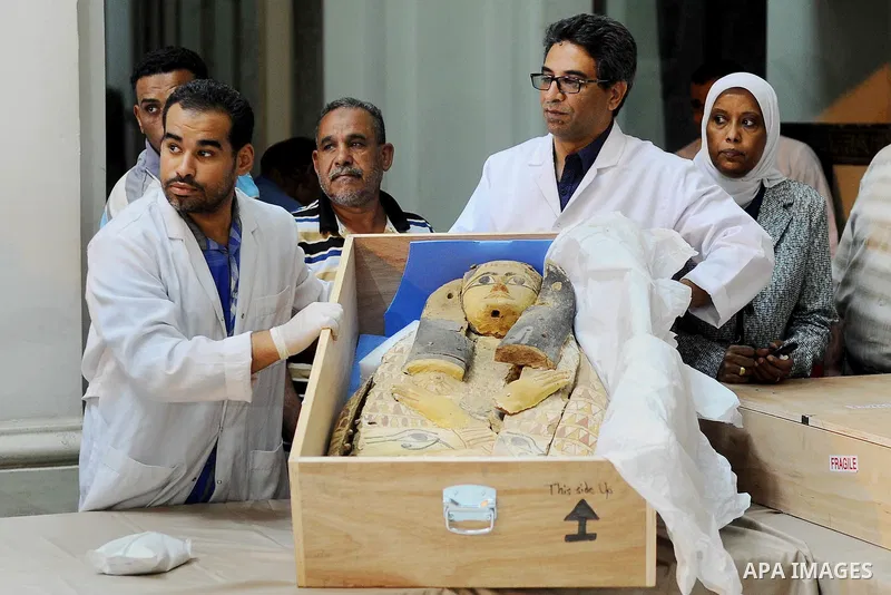 Egyptian antiquities officials inspect a sarcophagus cover on its arrival to the Egyptian Museum in Cairo, Egypt, on June 21, 2016. Two ancient Egyptian sarcophagus covers have been delivered to Cairo's Egyptian Museum a...